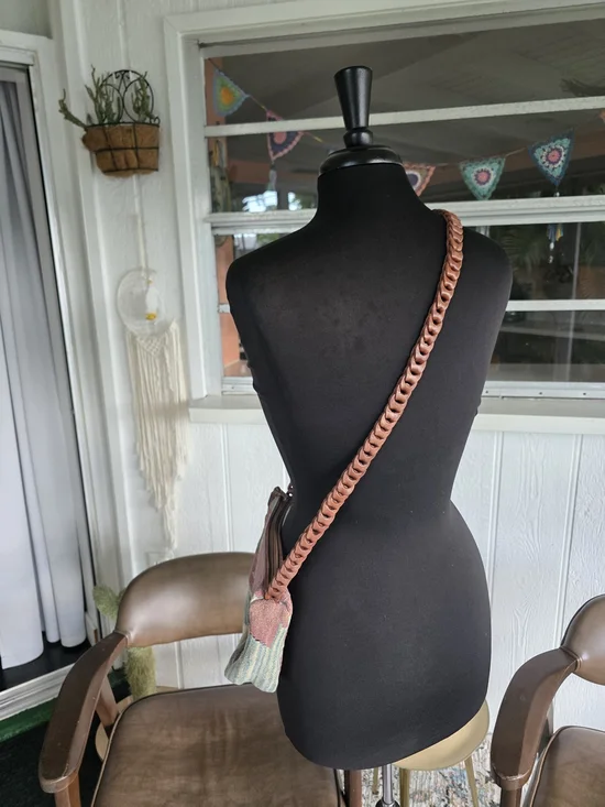 Vintage 90s Kilim Pink Multicolor Woven Crossbody Bag with Braided Brown Strap - Picture 11 of 15